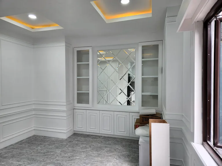 Detail custom wall panel dan kabinet interior karya DAWENG CONTRACTOR